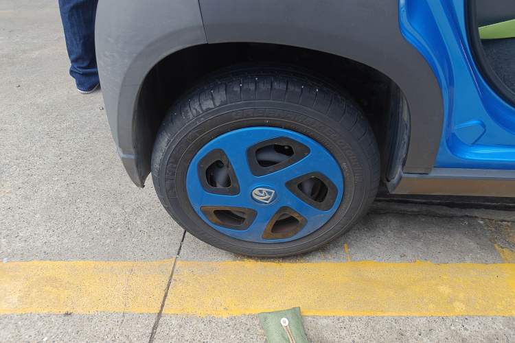 Used Baojun E100 2020 305KM Smart Drive Version Right Rear Wheel Hub