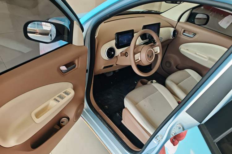 Used Wuling Hongguang MINIEV 2025 Four-Door Version Premium Edition Driver Seat