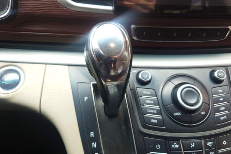 Used Buick GL8 2014 2.4L CT Luxury Business Comfort Edition
