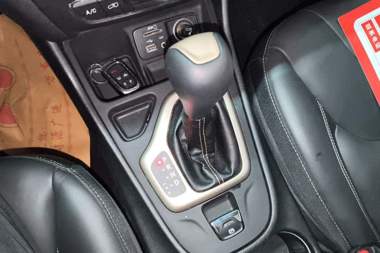 Used Jeep Cherokee 2016 2.4L Leading Edition Gear Lever