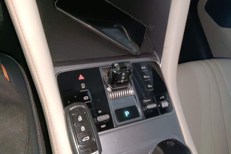 Used BYD Song PLUS New Energy 2023 Champion Edition DM-i 110KM Flagship Model Gear Lever