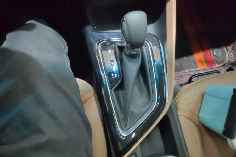 Used Buick GL6 2021 323T Mild Hybrid Connect Luxury Model Gear Lever