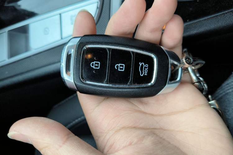 Used Hyundai Elantra 2022 1.5L CVT GLX Elite Edition Vehicle Key