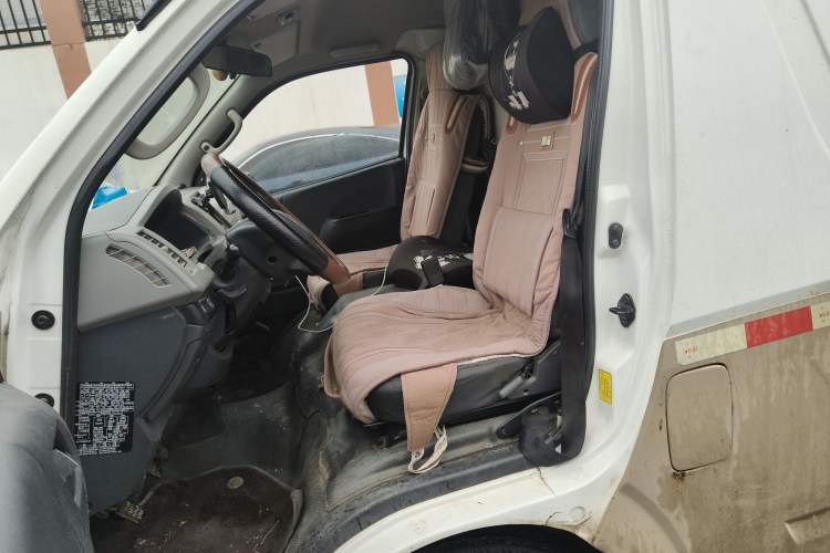 Used Foton Scenic G7 2017 2.0L Short-Wheelbase Commercial Van High-Roof 2-Seater 4Q20M
