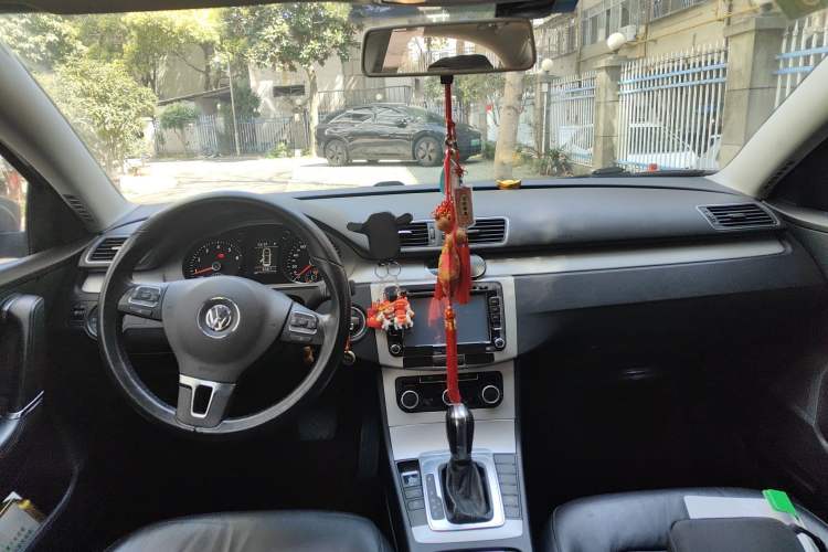 Used Volkswagen Magotan 2013 1.8TSI Premier Model Center Console