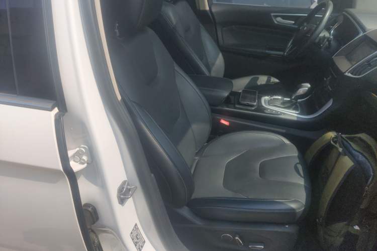 Used Ford Edge 2016 EcoBoost 245 Four-Wheel Drive Titanium 7-Seater Right Front Seat