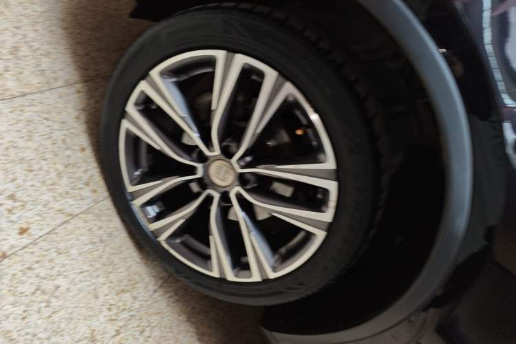 Used BYD Tang 2018 2.0T Automatic Smart Connect Prestige 7-Seater China V Standard Left Front Wheel Hub