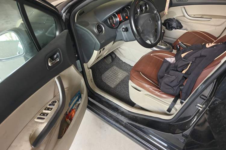 Used Peugeot 408 2011 1.6L Automatic Comfort Edition
