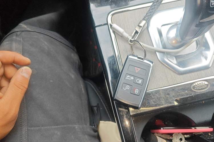 Used Land Rover Range Evoque 2022 Aurora L 249 PS R-Dynamic Luxury Edition Vehicle Key