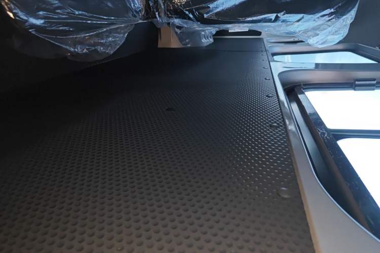 Used Dongfeng Yufeng Yufeng 2023 V9+ 2.0T Manual Front-Wheel-Drive Multi-Function Mid-Roof Van with 7/8/9 Seats
