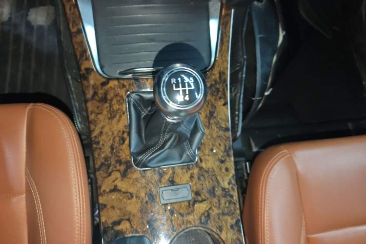 Used Hanteng X7 2016 1.5T Manual Luxury Version Gear Lever