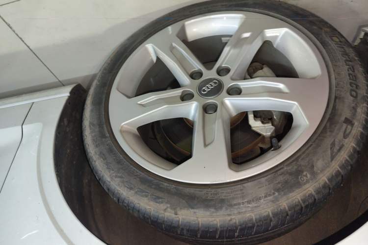 Used Audi A3 2020 Restyled Limousine 35 TFSI Ambition Version China VI Left Front Wheel Hub