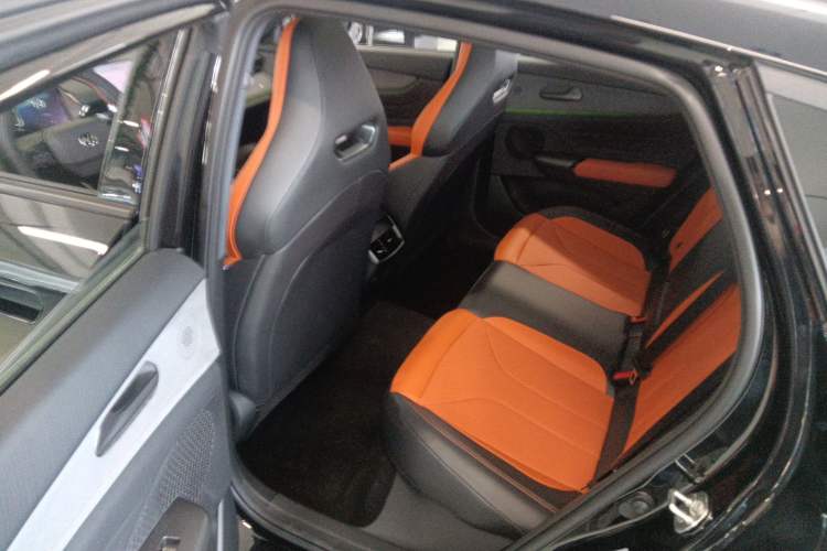 Used CHANGAN UNI-V 2025 Model Third-Generation 2.0T Dynamic Edition
