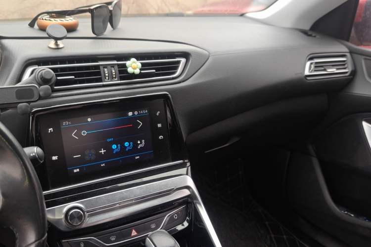 Used Peugeot 308 2016 230THP Automatic Luxury Edition Audio And AC Panel