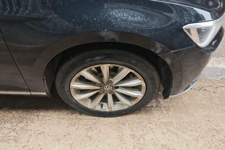 Used Volkswagen Magotan 2017 330TSI DSG Leading Model Right Front Wheel Hub