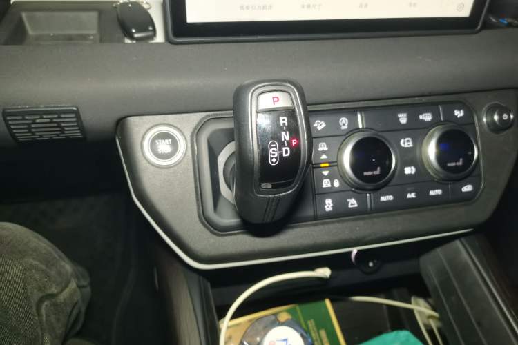 Used Land Rover Defender 2020 110 P400 SE Gear Lever