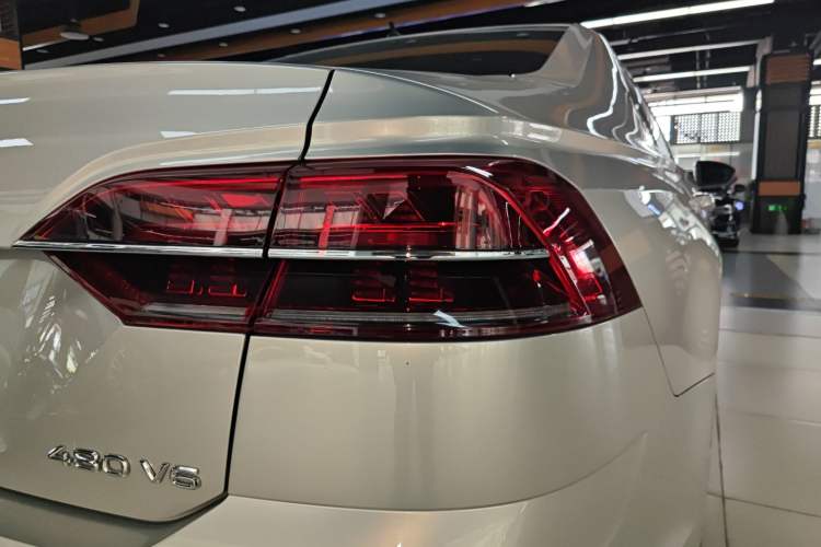 Used Volkswagen Phideon 2018 Revised Version 480 V6 Four-Wheel Drive Flagship Edition
