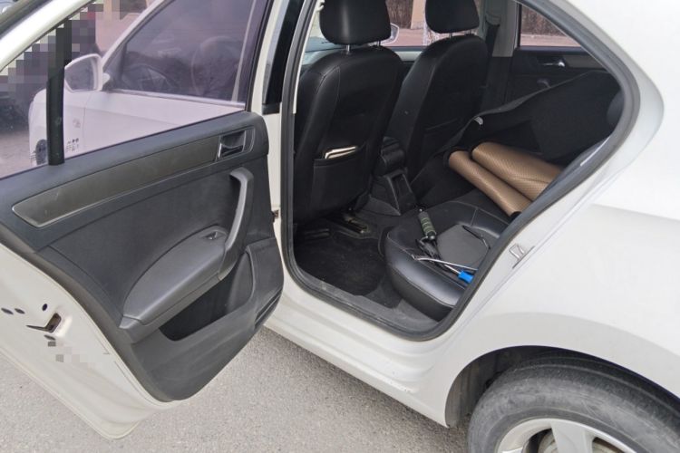 Used Volkswagen Santana 2015 1.6L Manual Comfort Edition
