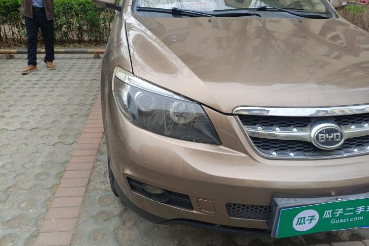Used BYD S6 2014 2.0L Manual Luxury 7-Seater Right Front Headlight