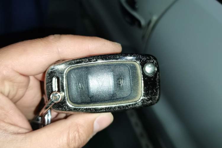 Used Volkswagen Tiguan 2017 300TSI Automatic Two-Wheel Drive Silk Road Luxury Edition Vehicle Key