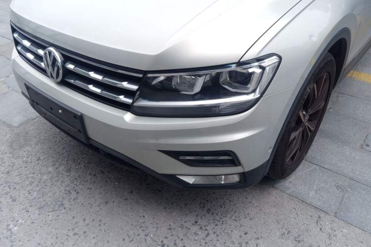 Used Volkswagen Tiguan L 2019 330TSI Automatic Two-Wheel Drive Smart Luxury Version China V Emission Standard
