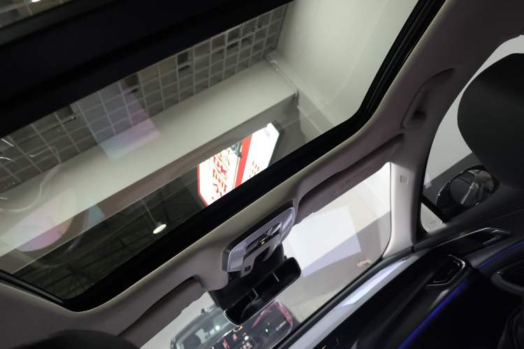 Used Hongqi H5 2024 2.0T Automatic Smart Connect Flagship Edition Headliner