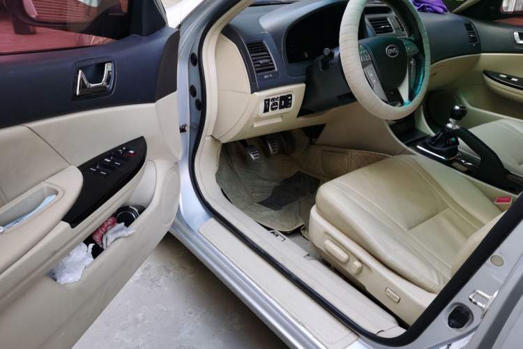 Used BYD G6 2012 1.5TI Manual Luxury Edition
