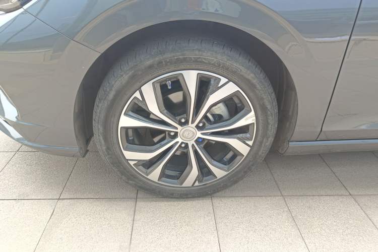 Used CHANGAN Eado 2021 PLUS Blue Whale NE 1.4T GDI DCT Flagship Model Left Front Wheel Hub