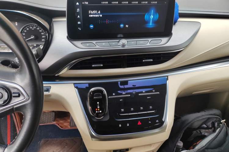 Used Buick GL8 2023 Land Executive Class Deluxe Model