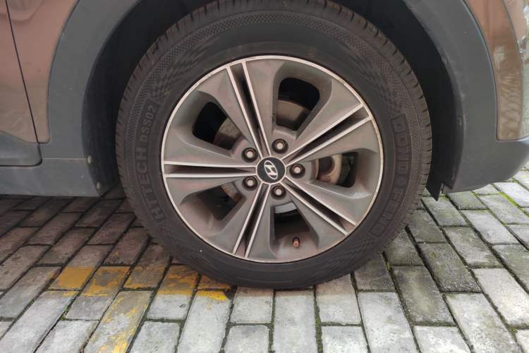 Used Hyundai ix25 2015 1.6L Automatic Two-Wheel Drive Smart GLS Trim Right Front Wheel Hub