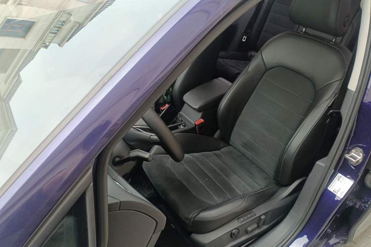 Used Volkswagen Golf 2018 230TSI Automatic Luxury Version
