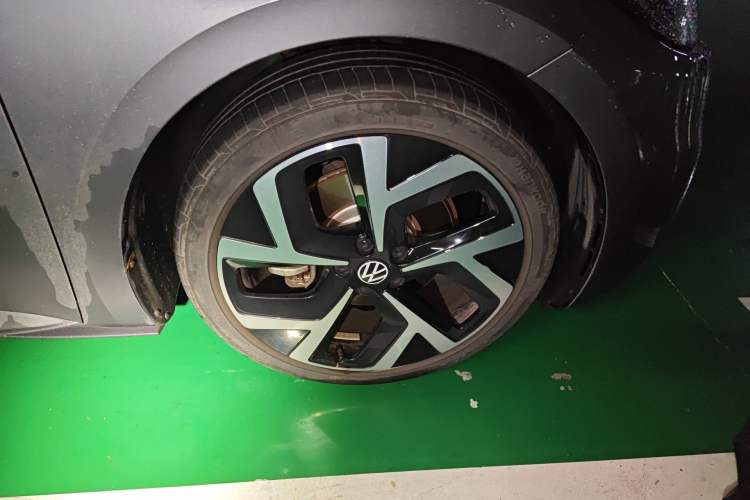 Used Volkswagen ID.3 2024 Pure & Smart Edition Right Front Wheel Hub