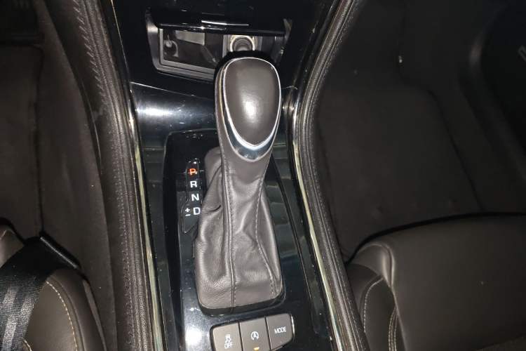 Used Cadillac ATS-L 2016 28T Fashion Edition Gear Lever