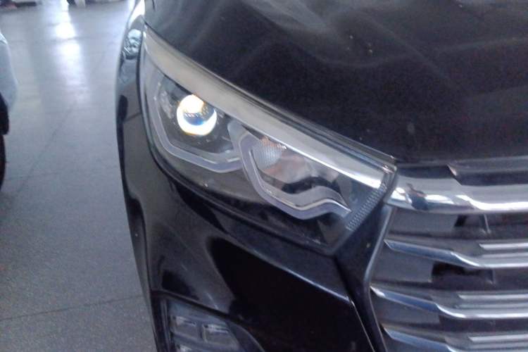 Used Hanteng X5 2019 MAX 1.5T CVT Luxury 7-Seater Right Front Headlight