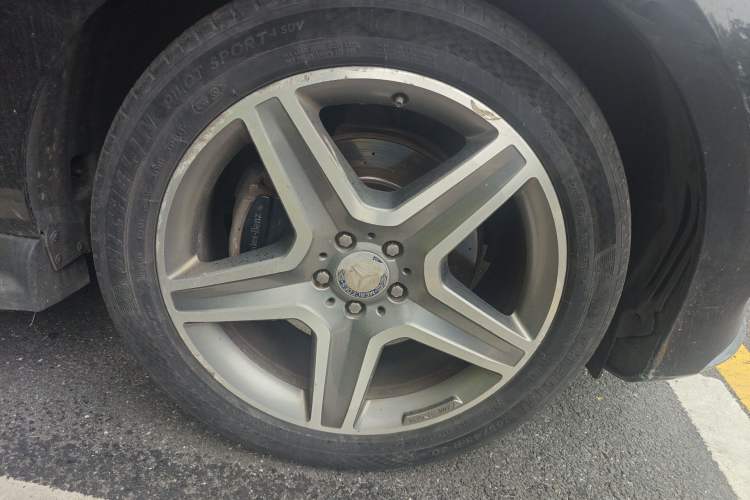 Used Mercedes-Benz GLE 2016 GLE 400 4MATIC Right Front Wheel Hub
