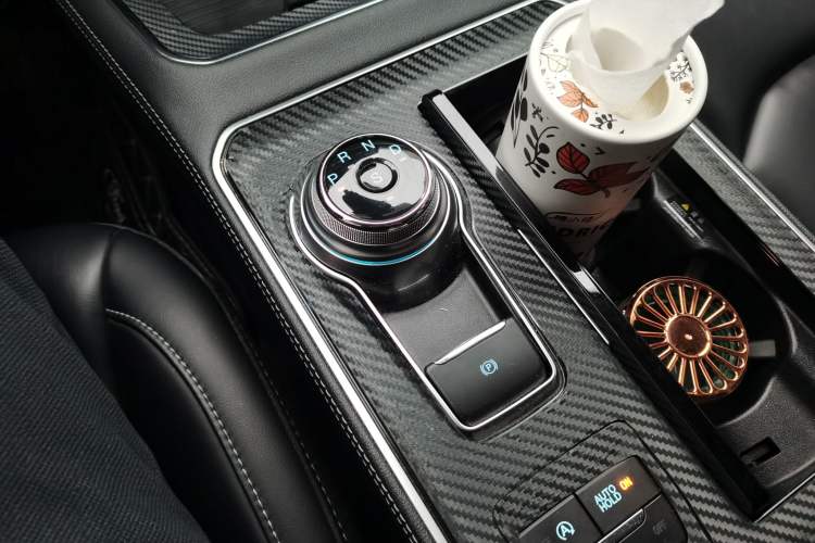 Used Ford Edge 2021 PLUS EcoBoost 245 Two-Wheel-Drive Titanium 7-Seater Gear Lever