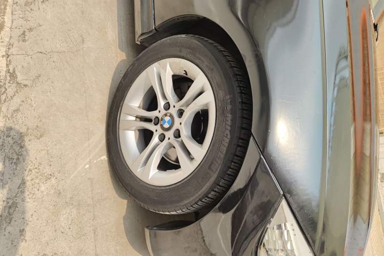Used BMW 3 Series 2011 320i Sport Edition Right Front Wheel Hub