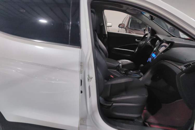 Used Hyundai Santa Fe 2013 2.4L Automatic Two-Wheel Drive Smart Version