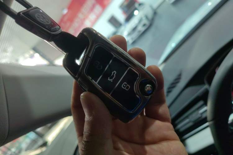 Used Volkswagen Tiguan L 2025 Model Outstanding Version 330TSI Automatic Two-Wheel Drive R-Line Longyao Edition