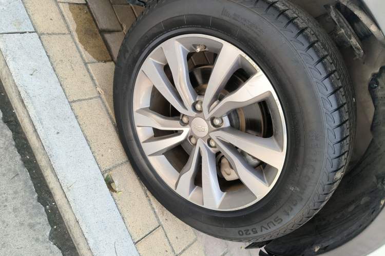 Used Geely Auto Emgrand X7 Sport 2016 2.0L Manual ZhiShang Version Right Front Wheel Hub