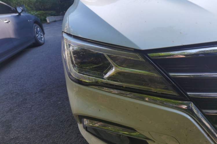 Used Roewe i5 2019 1.5L Automatic 4G Connected Langhao Edition Right Front Headlight