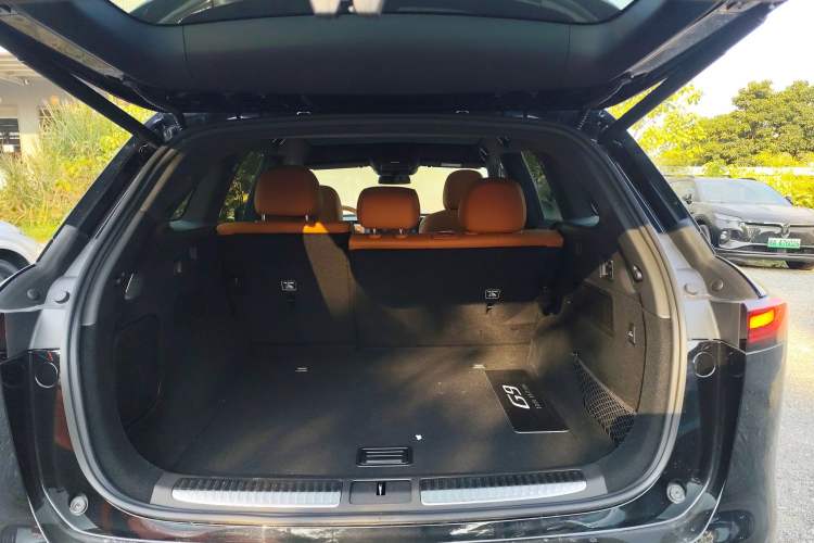 Used XPeng G9 2025 625 Long-Range Max Trunk