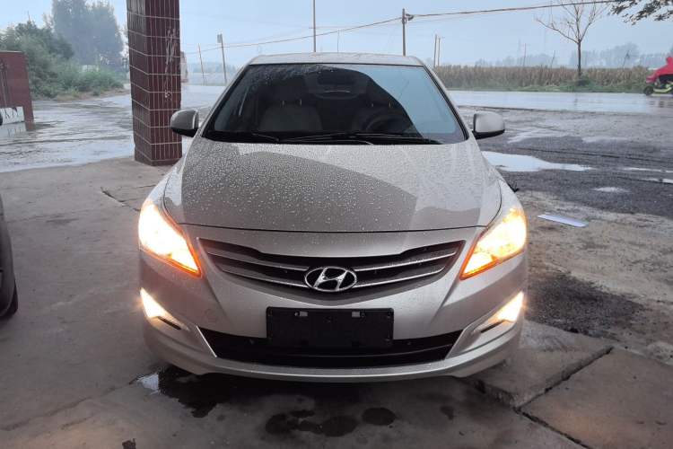 Used Hyundai Verna (older generation) 2014 1.4L Manual Smart GLS Trim