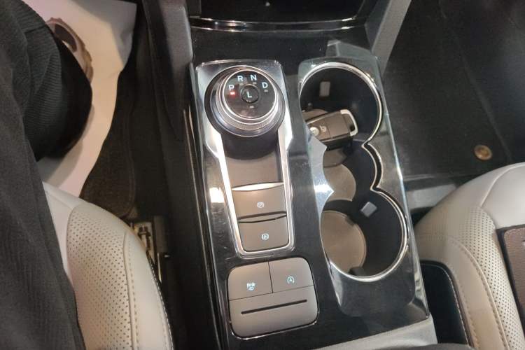 Used Ford Escape 2020 EcoBoost 245 Two-Wheel Drive Smart & Enjoyment Model
