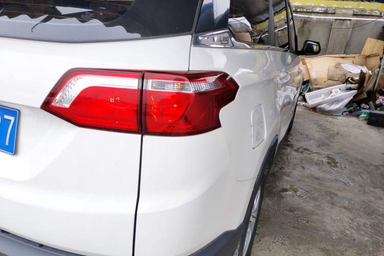 Used Wuling Hongguang S3 2019 Automatic Clutch Version 1.5L Manual Comfort Model China V Standard Exterior 1