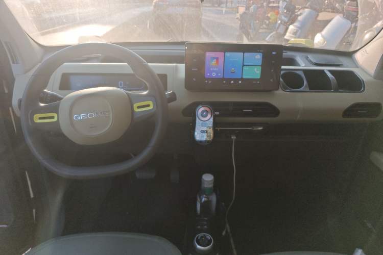 Used Geely Galaxy Panda 2024 200km Panda Rider Center Console