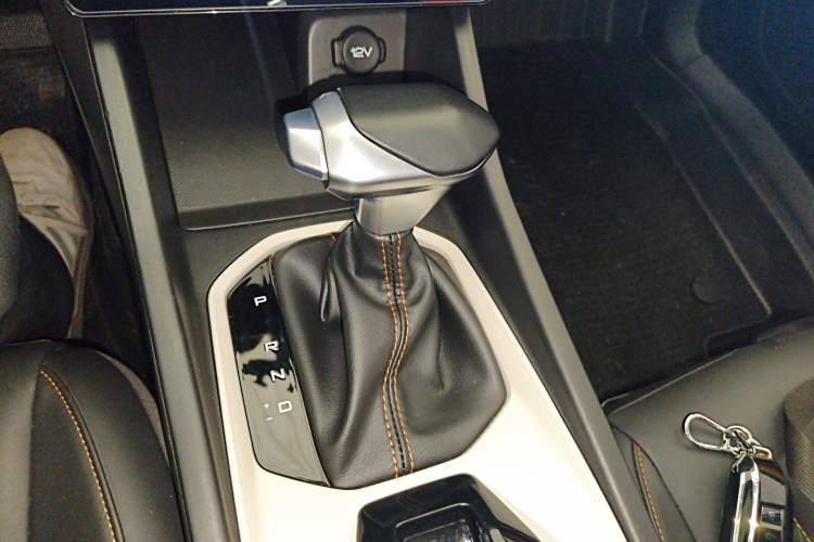 Used Dongfeng Aeolus Yixuan 2023 Mach Edition 1.5L Automatic Chasing Shadow Version Gear Lever