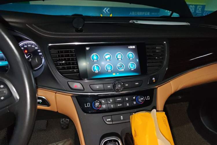 Used Buick LaCrosse 2016 20T Elite Edition Audio And AC Panel