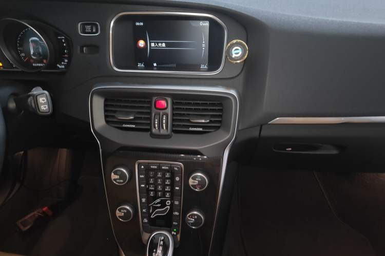 Used Volvo V40 2017 T3 Zhiyi Edition
