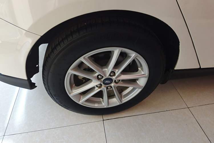 Used Ford Focus 2017 Hatchback EcoBoost 125 Automatic - Ultra-Powerful Style Edition with Smart Drive Features
